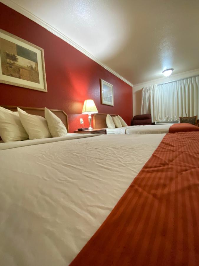 Fort Hays Inn Extérieur photo