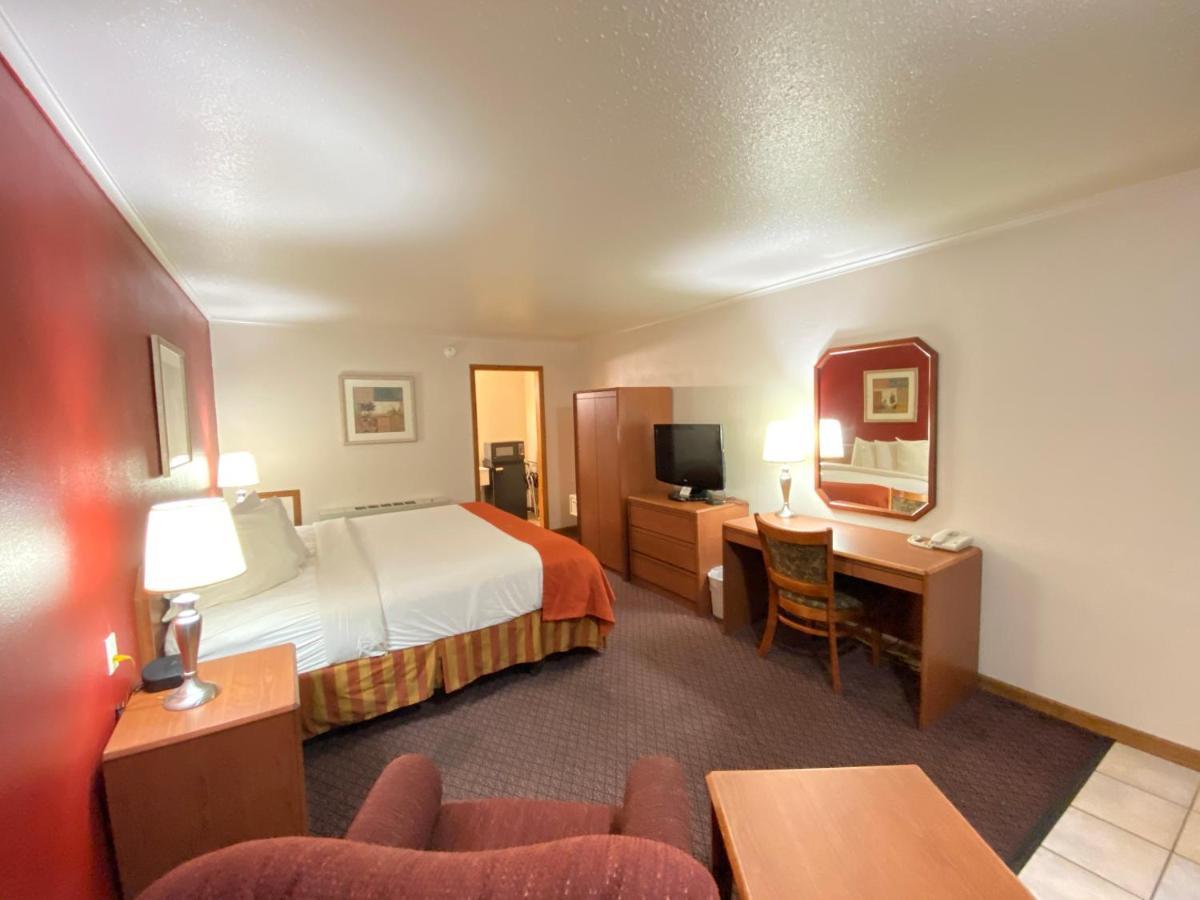 Fort Hays Inn Extérieur photo
