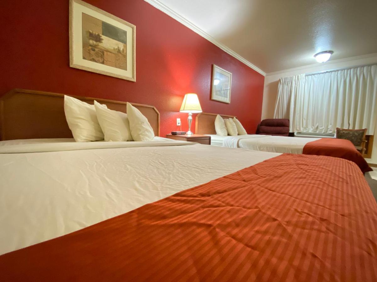 Fort Hays Inn Extérieur photo